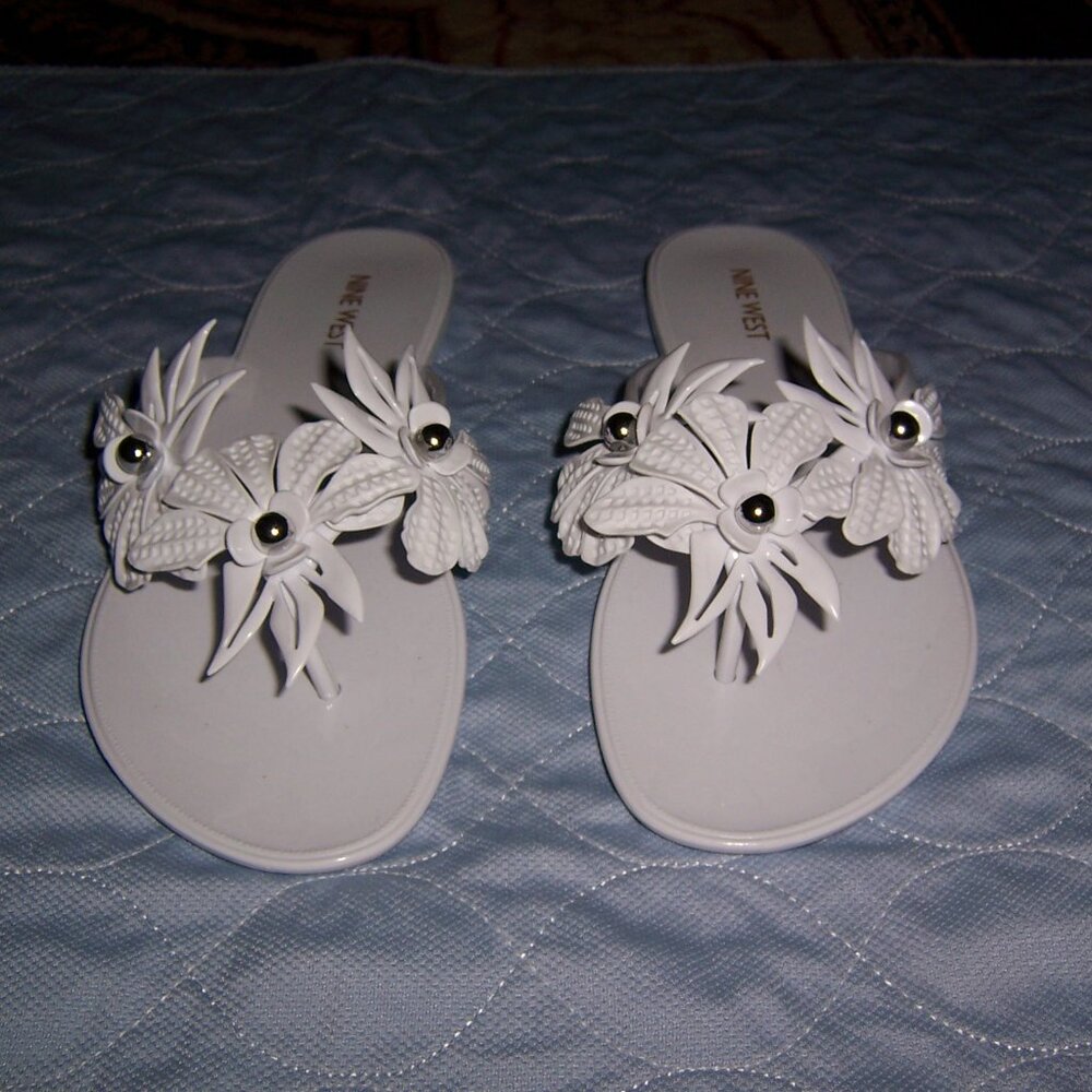 Nine West White Flower Flip-Flops
